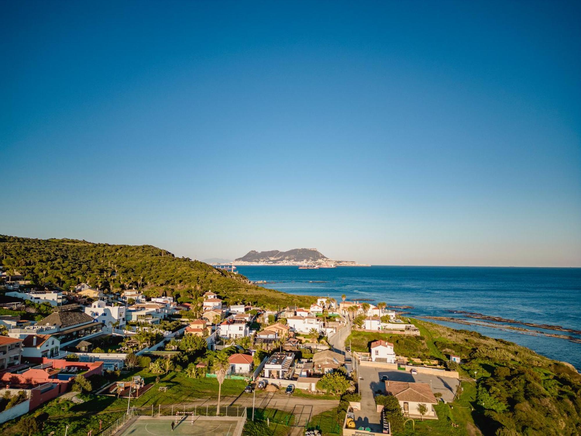 Increible Villa De Madera Con Vistas Al Mar Алхесирас Екстериор снимка