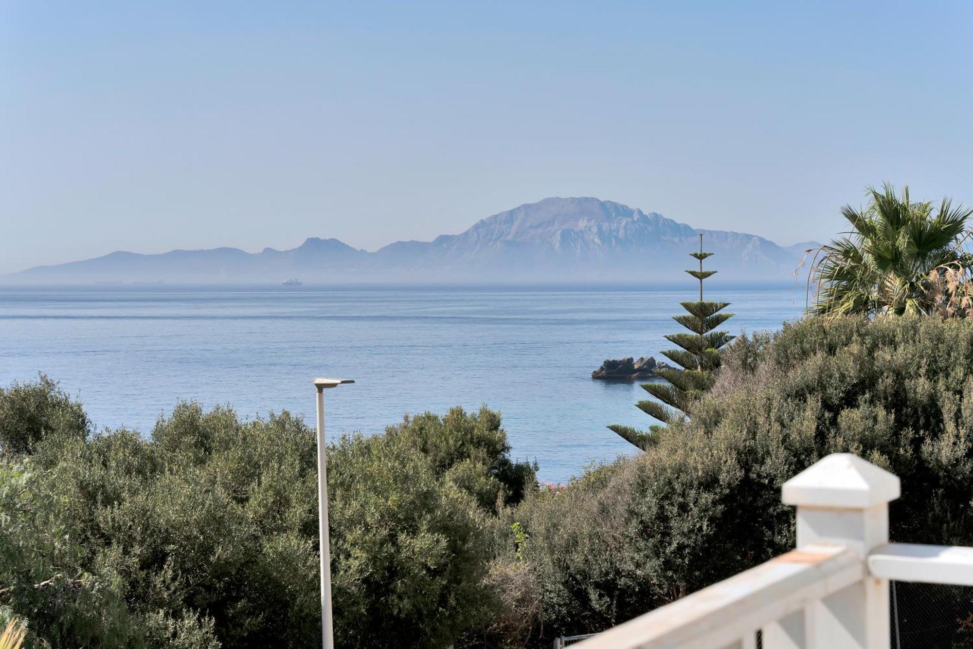 Increible Villa De Madera Con Vistas Al Mar Алхесирас Екстериор снимка