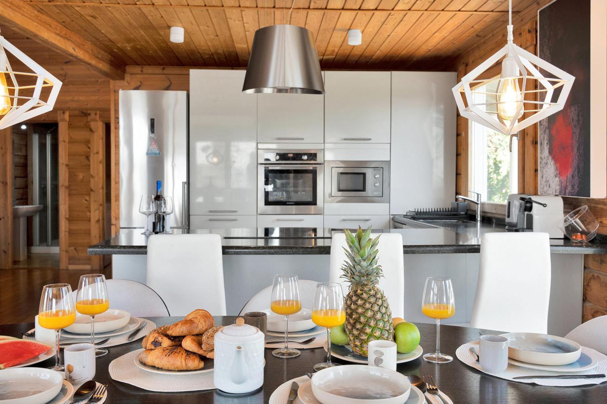 Increible Villa De Madera Con Vistas Al Mar Алхесирас Екстериор снимка