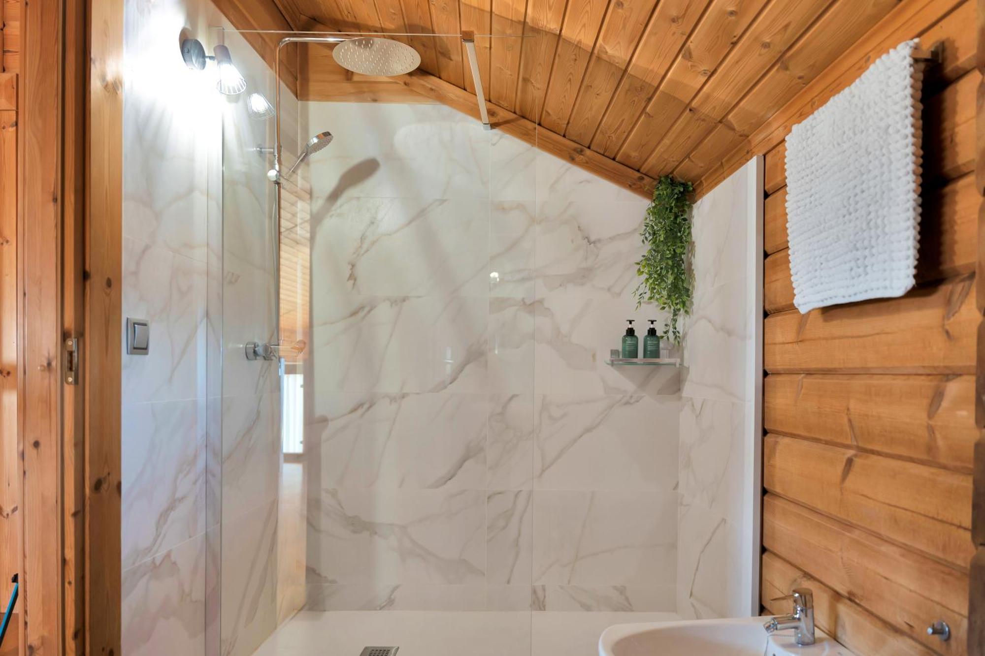 Increible Villa De Madera Con Vistas Al Mar Алхесирас Екстериор снимка